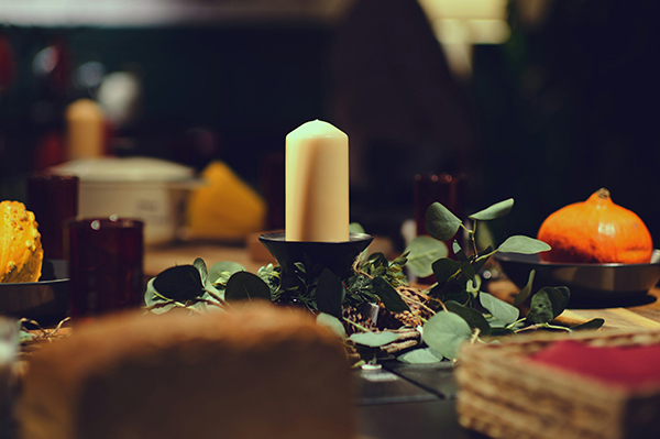 Vibrant tablescape with the evening sky beaming